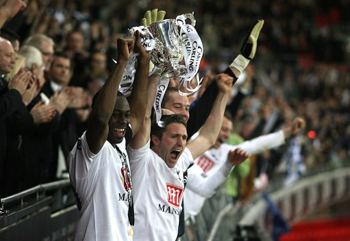 孔萨：凯恩给球队设立标准，那自然而然会激励我们（孔萨：凯恩为球队树立标杆，自然而然激励全队）