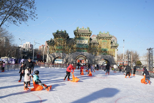 徐根宝：希望海港给国足输送更好的球员 我们的目标是世界杯（徐根宝：期待海港为国足培养更优人才，目标直指世界杯）