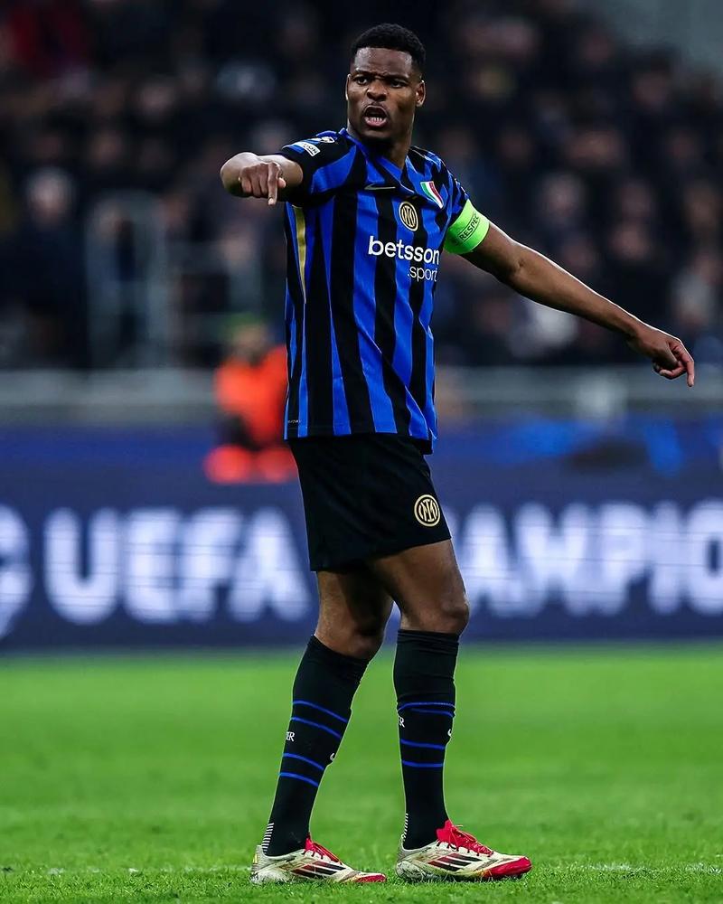 颜骏凌：夺冠的过程每年都不一样，4座中超冠军每一个都不同（颜骏凌：每年的夺冠之路各不相同，四次中超封王皆有不同）