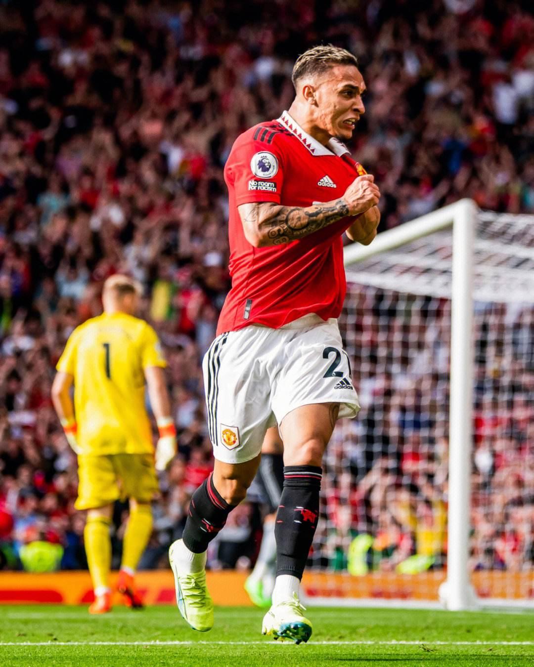 公务还是放松？纳赛尔出现在圣西罗现场观看米兰德比（纳赛尔现身圣西罗观战米兰德比：公务行程还是休闲放松？）