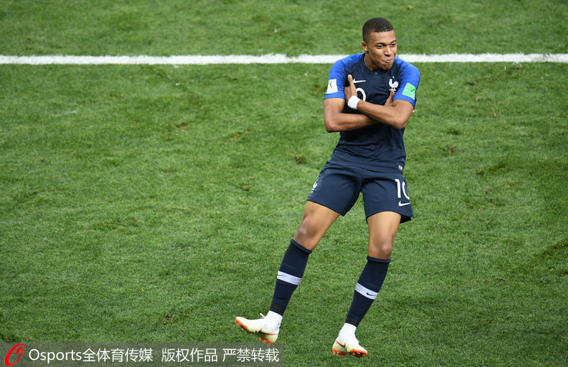 有惊无险，小麦和孔蒂所乘飞机警告灯误报导致飞机迫降