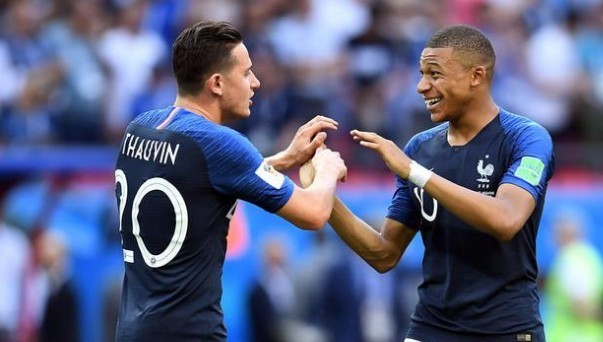 伯恩利遭遇英超七连败连场惜败，排名跌入降级区（伯恩利英超七连败屡遭小负，排名滑落至降级区）