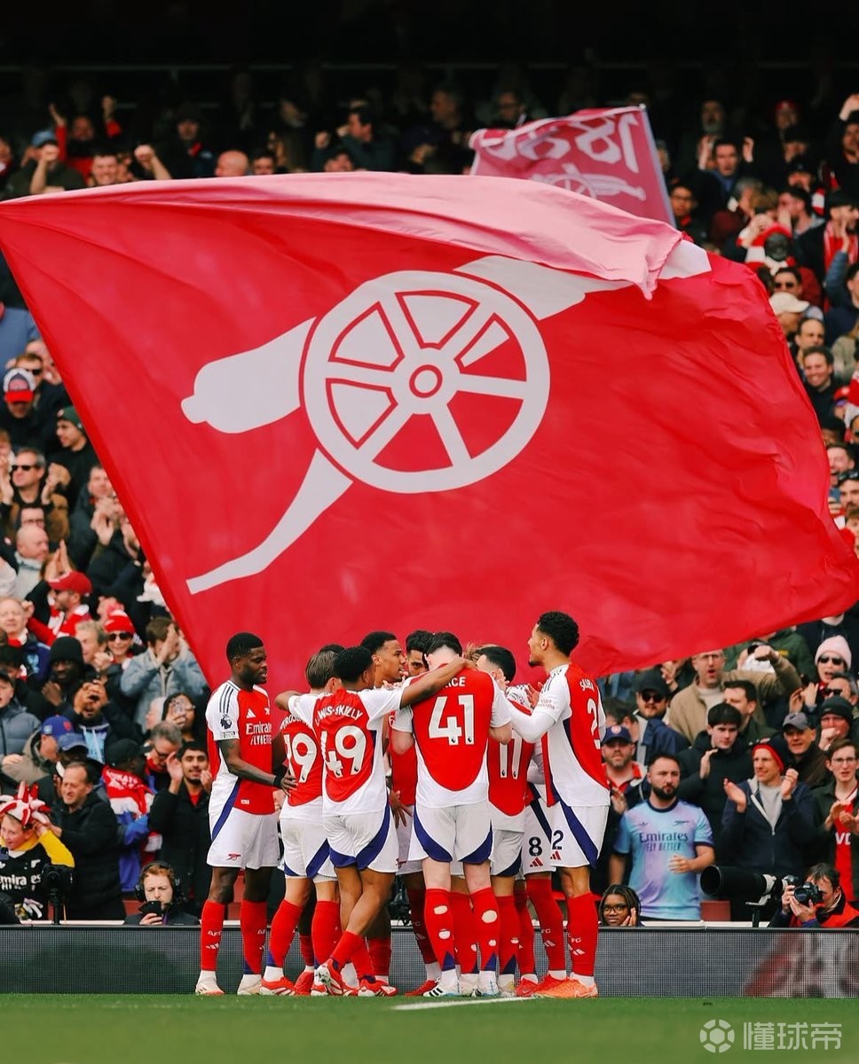 2025年度德甲积分榜：拜仁34场仅1负遥遥领先，勒沃库森第二（2025德甲积分榜：拜仁34战仅负一场领跑，勒沃库森位居次席）