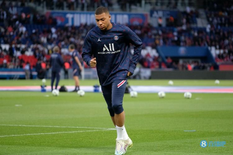 法比奥庆祝足协杯夺冠：我们是冠军，这座城市值得拥有这一刻（法比奥欢庆足协杯封王：我们是冠军，这座城市配得上这一刻）