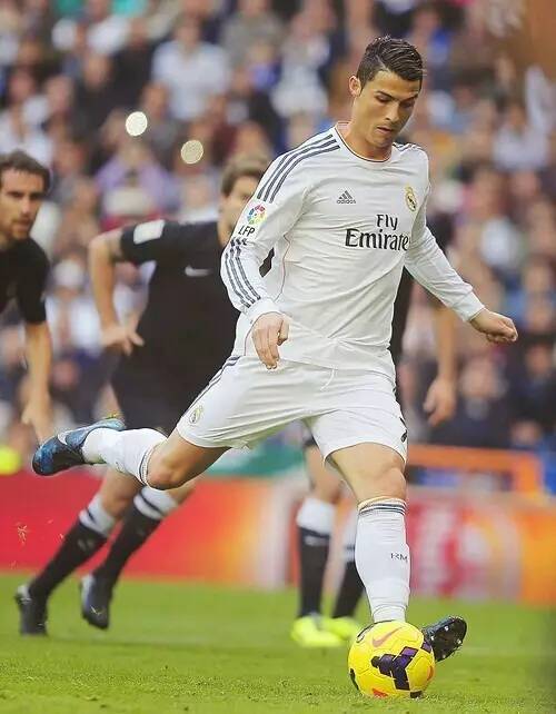 记者：申花队昨天傍晚抵达天津，出征的队伍中没有门将薛庆浩