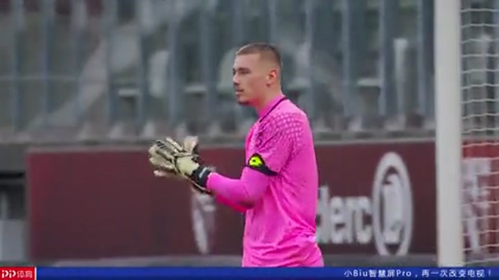 有情有义，阿诺德到若塔纪念碑前献上游戏手柄和手写卡片（阿诺德赴若塔纪念碑，敬献游戏手柄与手写卡片）